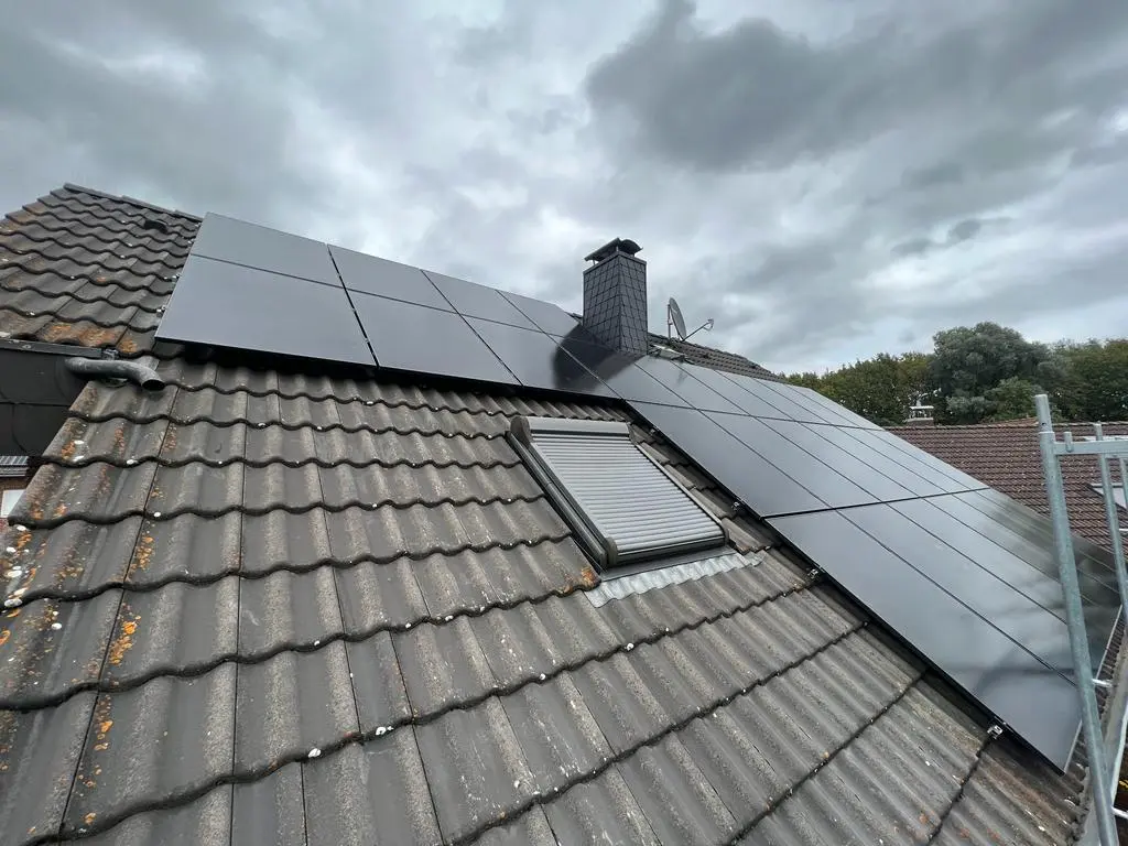 Image with solar batteries